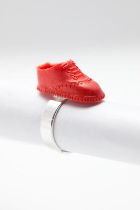 Sneakers i rött, ring