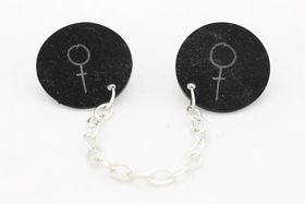 Feminist, kragbrosch
