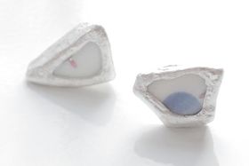 Retroporslin och silver, örstickare