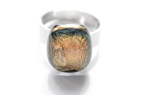 Ring av handgjort glas i guld