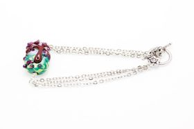 Armband av handgjord glaspärla och kedjor