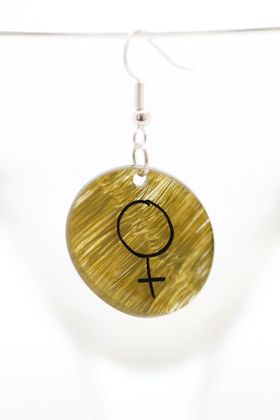 Feminist, örhänge