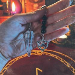 Pendel i Bergkristall Med Triquetra