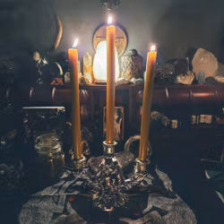 Trearmad Ljusstake med Kerub