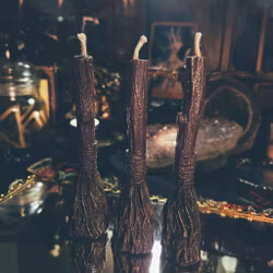 "Sweep Away"  Häxkvast - Ritualljus För Beskydd