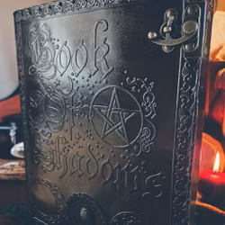Stor Book of Shadows i Skinn