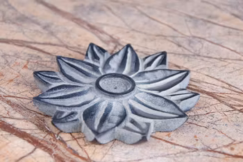 Lotus, røgelseholder i tælgesten