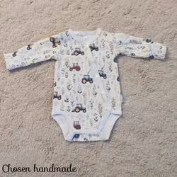 Body med knäppning, Traktorer på ängen