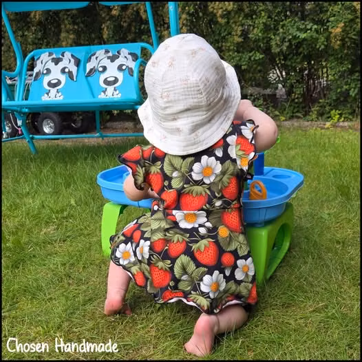 Klänning Sommardröm, jordgubbar