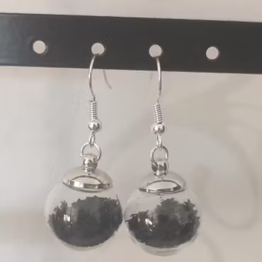 Örhängen glasglob med svart stjärnglitter