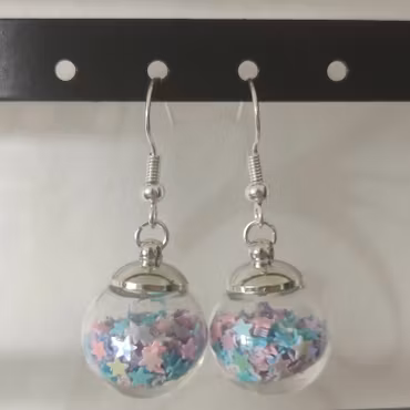 Örhängen glasglob med mix blått, rosa och lila stjärnglitter 16mm
