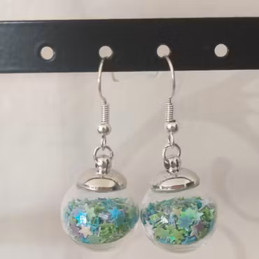 Örhängen glasglob med mixat grönt, lila och blått stjärnglitter 16mm
