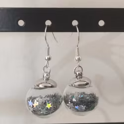 Örhängen glasglob med silvrig stjärnglitter