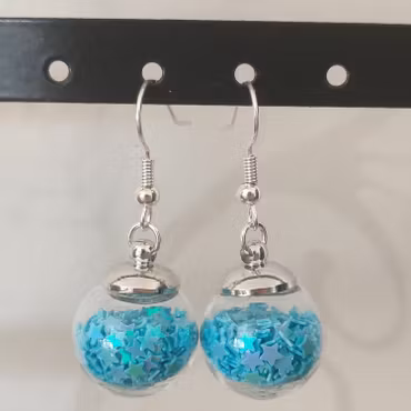 Örhängen glasglob med ljusblått stjärnglitter