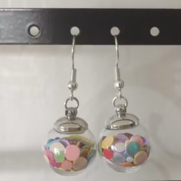 Örhängen glasglob med mix av cirkelglitter