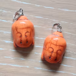 Berlock Buddha i howlite