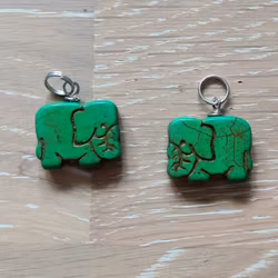 Berlock elefant i howlite