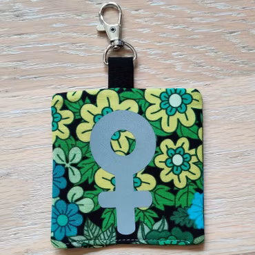Reflex kvinnosymbol på grön och blå blommigt nr.22