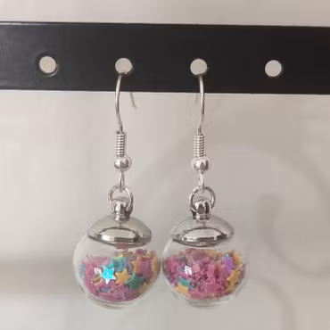 Örhängen glasglob med mix blått, rosa och gult stjärnglitter