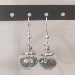 Örhängen glasglob med silvrig stjärnglitter