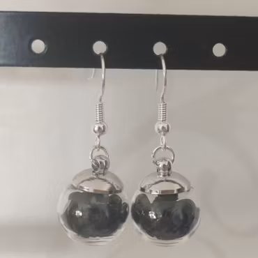 Örhängen glasglob med svart stjärnglitter