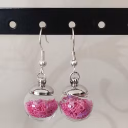 Örhängen glasglob med mörkrosa stjärnglitter