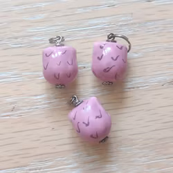 Uggla berlocker i porslin rosa