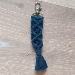 Makraményckelring fläta Peacock blue