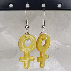 Örhängen med små kvinnosymboler i tulip yellow