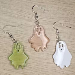 Halloween-örhängen med ett ensamt spöken