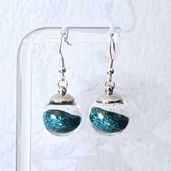 Örhängen glasglob med turkos sandglitter 16mm