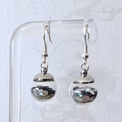 Örhängen glasglob med silvrigt hexagonglitter 14mm