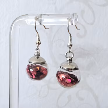 Örhängen glasglob med rött hexagonglitter 14mm