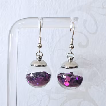 Örhängen glasglob med rosa hexagonglitter 16mm