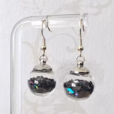 Örhängen glasglob med svart hexagonglitter 16mm