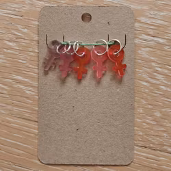 Stickmarkörer småberlocker röda kvinnosymboler 5-pack