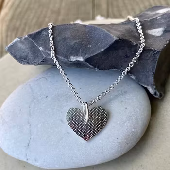 Halsband med hjärta