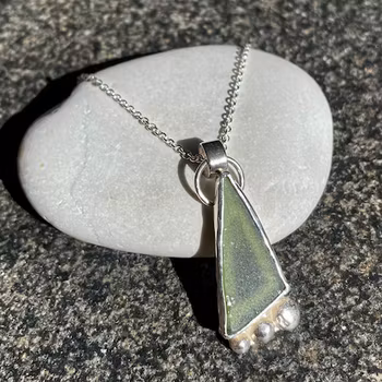 Halsband med havsglas