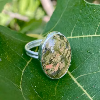 Ring med unakit, stl 19,25