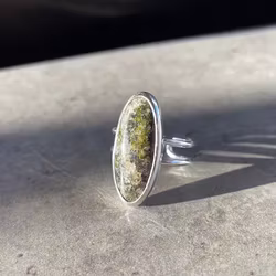Ställbar ring med kvarts/epidot