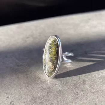Ställbar ring med kvarts/epidot