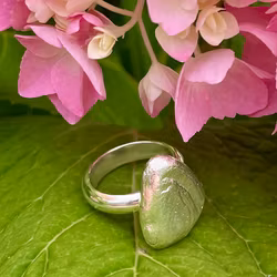 Ring med gjuten "sten" stl 18,5