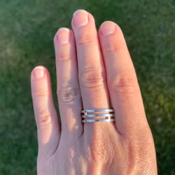 Trippelring i herrstorlekar