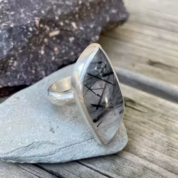 Ring med turmalinkvarts, stl 18,25