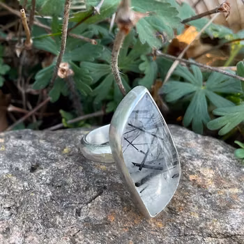Ring med turmalinkvarts, stl 18,25