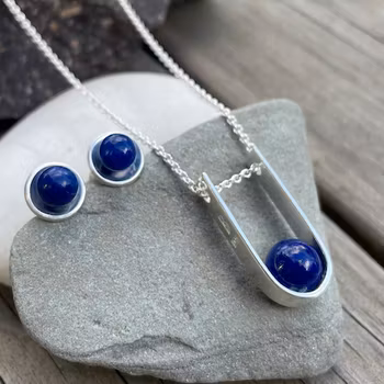 Set med lapis lazuli