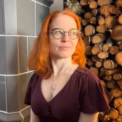 Rodokrosit och blåsippa