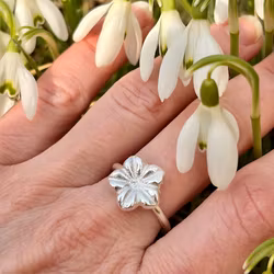 Ring med gjuten blomma, flera stl
