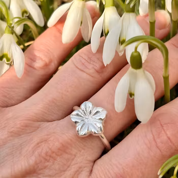 Ring med gjuten blomma, flera stl