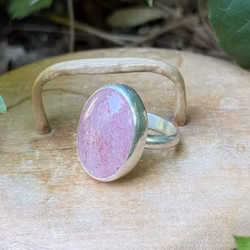 Ring med jordgubbskvarts stl 18,25